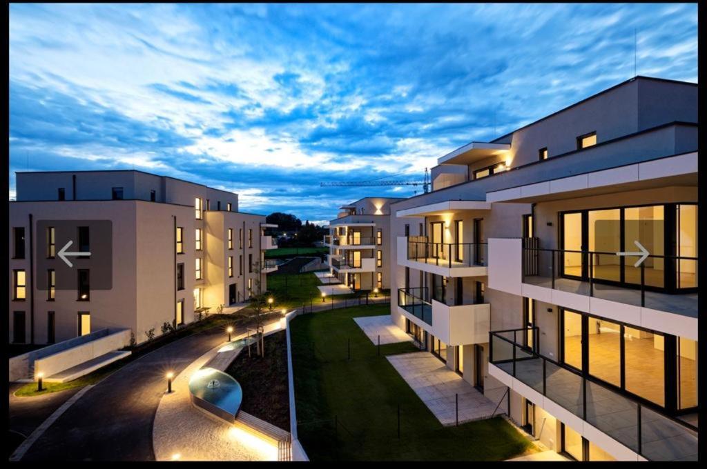 Nikolas Linz Exterior foto